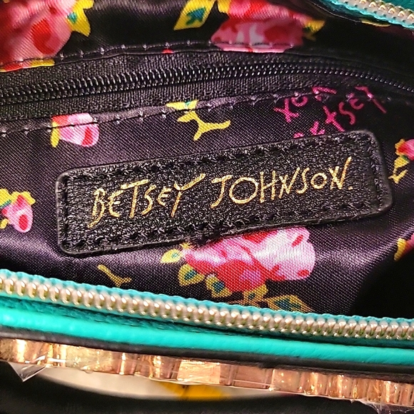 NWT Betsey Johnson Satchel w/Crossbody Strap - Picture 10 of 16